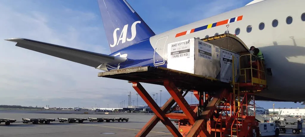Blue Water Shipping charters Europe-China SAS Cargo flights